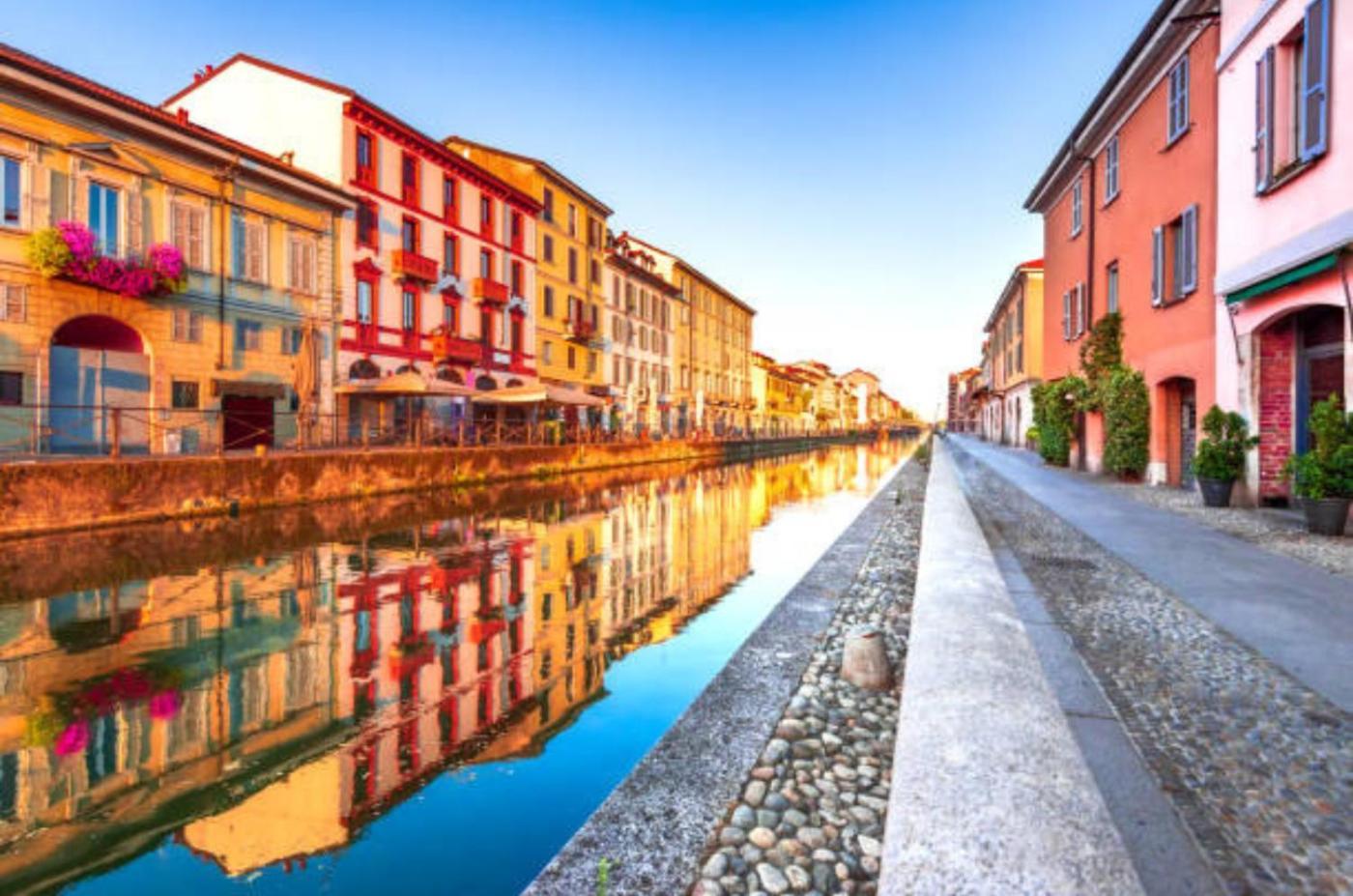 Green Oasis On Water In The Center Of Milano Exterior foto